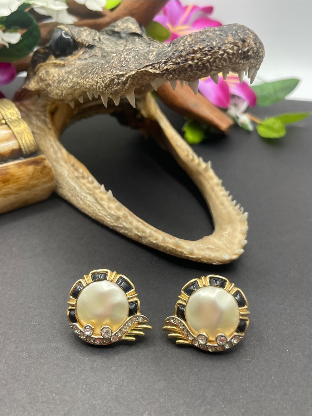 Crown Trifari 1960’s Ming series clip earrings vintage